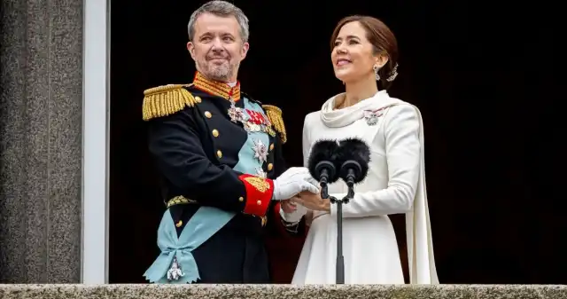 stycznia, 2024, roku, królowa, Małgorzata, abdykowała, przekazała, tron, Danii, swojemu, synowi, Fryderykowi, który, tego, dnia, Nowa królowa Danii olśniła podczas koronacji. Tak wspierała nowego króla
