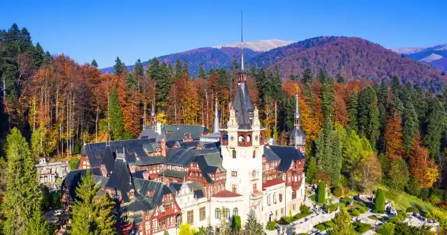Bajkowy zamek i tajemnicze tunele. Niewielu turystów wie o tym miejscu podnóża, Bucegi, malowniczym, miasteczku, Sinaia, Rumunii, znajduje, zamek, Peles, Jest, uważany, jeden, najpiękniejszych, Europ Bajkowy zamek i tajemnicze tunele. Niewielu turystów wie o tym miejscu