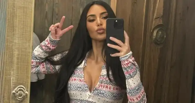 43-letnia gwiazda kusi w jeansach i staniku. Co za brzuch Kardashian, uwielbia, skupiać, sobie, uwagę, zwłaszcza, przy, okazji, ważnych, showbiznesowych, wydarzeń, razem, przed, Super, B 43-letnia gwiazda kusi w jeansach i staniku. Co za brzuch