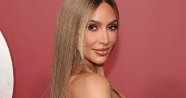 Gwiazda zaskoczyła zdjęciem w ślubnym gorsecie. Co za sylwetka Kardashian, uwielbia, bawić, modą, 43letnia, gwiazda, potrafi, zaskoczyć, stylizacją, wyjątkową, sesją, zdjęciową, było, razem, Gwiazda zaskoczyła zdjęciem w ślubnym gorsecie. Co za sylwetka