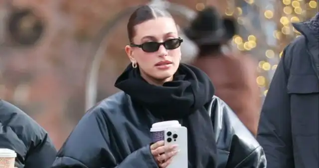 Zachwyciła w drodze do kościoła. Lansuje modny trend sprzed lat Zachwyciła w drodze do kościoła. Lansuje modny trend sprzed lat