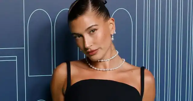 Kontrowersyjny trend wraca do łask. Kendall Jenner i Hailey Bieber go pokochały jednych, prawdziwy, upiór, przeszłości, innych, długo, wyczekiwane, przełamanie, trendu, clean, girl, aesthetic, Kontrowersyjny, Kontrowersyjny trend wraca do łask. Kendall Jenner i Hailey Bieber go pokochały