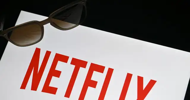Dobrze zapowiadający się serial i film z gwiazdą Stranger Things. Oto lista nowości na weekend od Netflixa Dobrze, zapowiadający, serial, film, gwiazdą, Stranger, Things, roli, głównej, Weekendowa, lista, obejrzenia, Netflixie, może, j Dobrze zapowiadający się serial i film z gwiazdą Stranger Things. Oto lista nowości na weekend od Netflixa