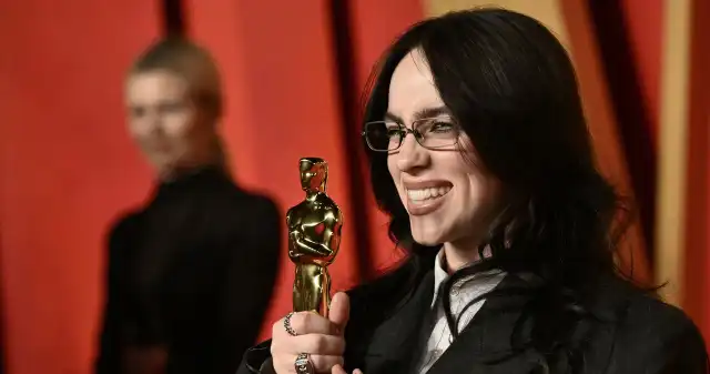 Triumfowała nie tylko dzięki muzyce. Billie Eilish zachwyciła kreacją na Oscarach Billie, Eilish, kolejnym, Oscarem, kolejną, zaskakującą, stylizacją, nami, gala, rozdania, nagród, Amerykańskiej, Akademii, Film Triumfowała nie tylko dzięki muzyce. Billie Eilish zachwyciła kreacją na Oscarach