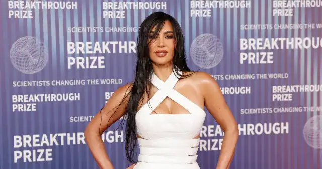 Trudno oderwać wzrok od Kim Kardashian Dawno nie wyglądała tak kobieco Kardashian, sukience, stylu, który, odszedł, lamusa, bardziej, mylnego, Bandażowa, sukienka, dzięki, wraca, łask, dodatkowo, cał Trudno oderwać wzrok od Kim Kardashian Dawno nie wyglądała tak kobieco