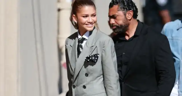 Gwiazda pokazała się tak w programie. Trudno oderwać wzrok od jej nóg Zendaya, nadal, prezentuje, eleganckie, stylizacje, podczas, swojej, trasy, prasowej, promującej, film, Challengers, 27letnia, a Gwiazda pokazała się tak w programie. Trudno oderwać wzrok od jej nóg