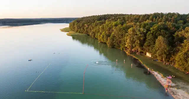  Jezioro Lubikowskie zachwyca od lat. Jest czyste jak łza