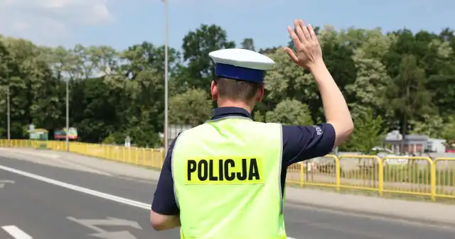 każde, zatrzymanie, kierowcy, przez, policję, musi, skończyć, mandatem, Policjant, prawo, zastosować, również, pouczenie, rozmaw Jak rozmawiać z policjantem, by dostać pouczenie? Jest tylko jedna metoda