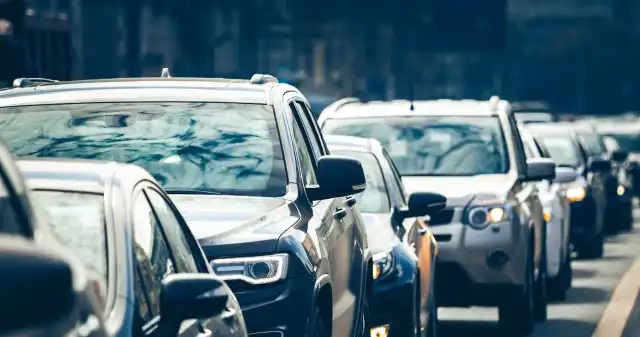 Instytut, WiseEuropa, dokonał, analizy, planu, Międzynarodowej, Agencji, Energetycznej, dotyczącego, zmniejszenia, zużycia, ropy Zakaz jazdy samochodem w niedzielę. Nowy pomysł na redukcję emisji spalin