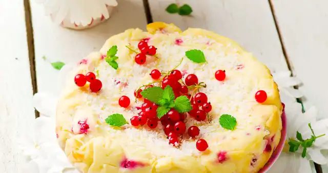 Pojawiają, krzaczkach, krótko, tylko, roku, Wykorzystaj, czas Sernik z porzeczkami. Obłędne połączenie smaków