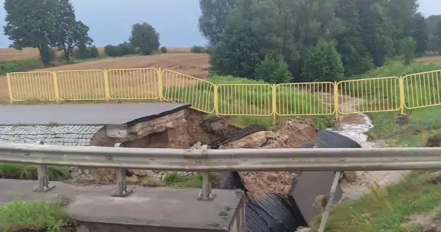 Obwodnica, miejscowości, Ćmielów, województwie, świętokrzyskim, została, uszkodzona, wyniku, nawałnic, które, ostatnim, czasie,  Objazd do końca roku. Nawałnica zniszczyła obwodnicę