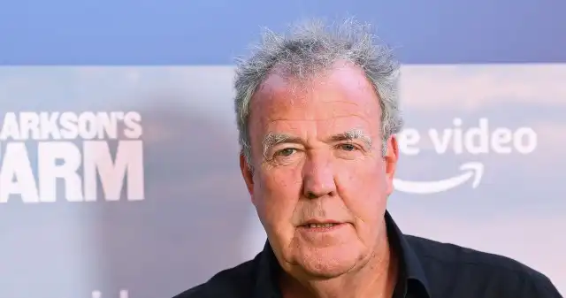 Jeremy Clarkson chroni się przed turystami. Pomagają mu pszczoły Jeremy, Clarkson, jakiś, czas, temu, skarżył, sprawą, popularności, programu, jego, wiejskich, przygodach, posiadłości, której, Jeremy Clarkson chroni się przed turystami. Pomagają mu pszczoły
