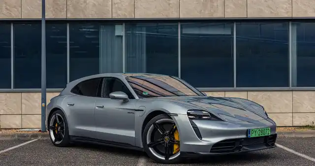 Porsche wstrzymuje produkcję. Nie, nie chodzi o elektryki Porsche, ostatnio, sporo, problemów, Niemiecki, producent, poinformował, zakłócone, zostały, dostawy, aluminium, niezbędnego, pr Porsche wstrzymuje produkcję. Nie, nie chodzi o elektryki