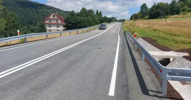 Odcinek, drogi, krajowej, Kasinie, Wielkiej, maju, 2023, roku, został, zniszczony, wyniku, osuwiska, Rozwiązanie, zaistniałego,  Wykonawcy odbudowy DK28 przeczą tradycji. Skończyli przed czasem