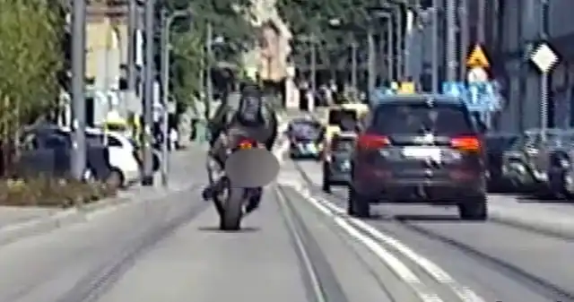 Motocyklista zebrał rekordową liczbę punktów, po czym uciekł policji Śląscy, policjanci, zatrzymali, motocyklistę, który, uciekając, przed, radiowozem, popełnił, dziesiątki, wykroczeń, Zebrał, sumi Motocyklista zebrał rekordową liczbę punktów, po czym uciekł policji