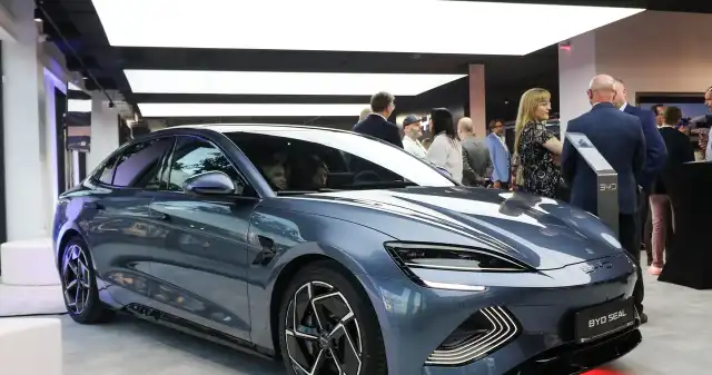 BYD ma nowy salon w Polsce. Auta kuszą ceną i wyposażeniem. Co to za marka? Chińska, ofensywa, Wisłą, trwa, najlepsze, Grupa, CichyZasada, otworzyła, Warszawie, salon, marki, Samochody, oferowane, polskim BYD ma nowy salon w Polsce. Auta kuszą ceną i wyposażeniem. Co to za marka?