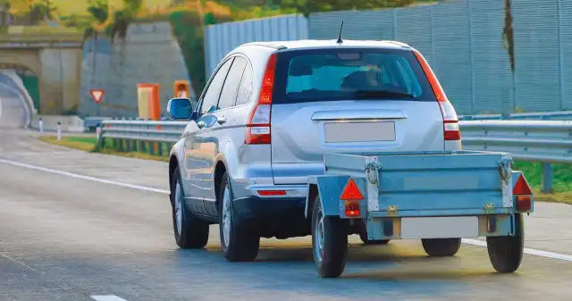 Jedziesz z przyczepą? Ten manewr na autostradzie może kosztować 500 zł i 6 punktów wszyscy, wiedzaze, przy, okazji, wprowadzania, zakazu, wyprzedzania, przez, ciężarówki, autostradach, drogach, ekspresowych, ust Jedziesz z przyczepą? Ten manewr na autostradzie może kosztować 500 zł i 6 punktów