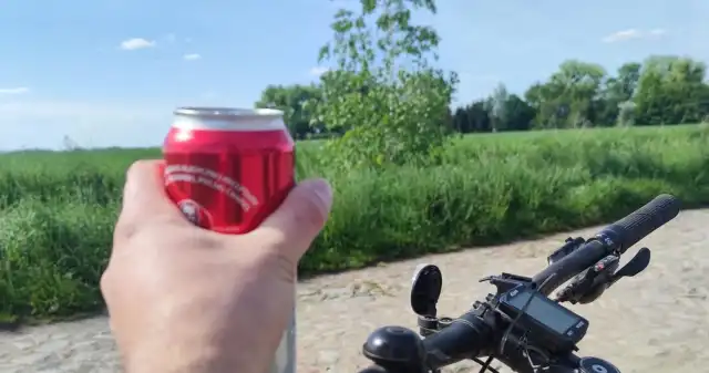 Kierowcy wsiadają na rower po piwku i nie wiedzą co im grozi. Co z prawkiem? Jazda, rowerem, alkoholu, przed, 2014, rokiem, groziła, zatrzymaniem, prawa, jazdy, niektórych, przypadkach, była, traktowana, p Kierowcy wsiadają na rower po piwku i nie wiedzą co im grozi. Co z prawkiem?