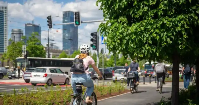 Infrastruktura, przeznaczona, rowerzystów, znacząco, ostatnich, latach, poprawiła, Niestety, fakt, powstały, ścieżki, rowerowe,  Przejścia na ścieżkach to nie przejścia. Piesi o tym nie wiedzą
