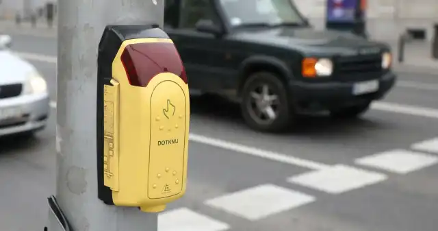Wyprzedzanie na pasach? Tylko w jednym przypadku unikniesz mandatu momentu, podwyższenia, stawek, mandatów, wykroczenie, postaci, wyprzedzania, przejściu, pieszych, bezpośrednio, przed, jest, jed Wyprzedzanie na pasach? Tylko w jednym przypadku unikniesz mandatu
