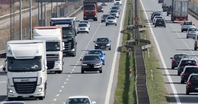 Po S8 do Warszawy pojedziemy wolniej od poniedziałku. Zmiany zostaną na długo najbliższy, poniedziałek, września, kierowcy, województwie, podlaskim, powinni, spodziewać, wprowadzenia, pierwszego, etapu, zmi Po S8 do Warszawy pojedziemy wolniej od poniedziałku. Zmiany zostaną na długo
