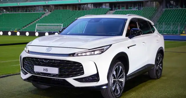 MG HS to konkurent Skody i Toyoty. Jest tańszy, a klienci za nim szaleją Marka, zwalnia, tempa, polski, rynek, trafiło, właśnie, wersji, Plugin, Hybrid, który, jest, alternatywą, Toyoty, RAV4, Skody, K MG HS to konkurent Skody i Toyoty. Jest tańszy, a klienci za nim szaleją