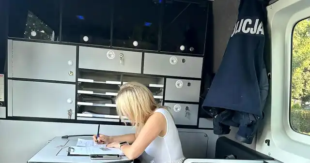 Radiowozy o niezwykłej funkcji. Mają wyjątkowe możliwości Policja, poinformowała, uruchomieniu, mobilnych, komisariatów, które, zostały, ustawione, drogach, gmin, powiatu, nyskiego, brze Radiowozy o niezwykłej funkcji. Mają wyjątkowe możliwości