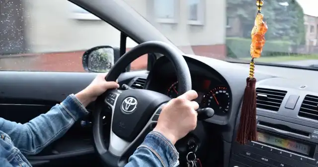 Dlaczego samochód drży w czasie jazdy? Koniecznie sprawdź jeden element Wibracje, samochodzie, podczas, jazdy, problem, który, może, mieć, różnorodne, przyczyny, źródło, bywa, trudne, zidentyfikowania Dlaczego samochód drży w czasie jazdy? Koniecznie sprawdź jeden element