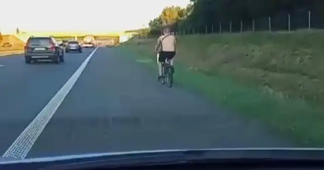 W Dzień bez Samochodu wsiadł na rower i dostał mandat. Wybrał złą trasę Europejski, Dzień, Samochodu, związany, jest, promowaniem, komunikacji, miejskiej, oraz, bardziej, ekologicznych, środków, trans W Dzień bez Samochodu wsiadł na rower i dostał mandat. Wybrał złą trasę