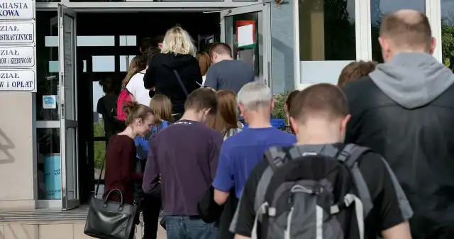 30 września to ostatni moment na wizytę w urzędzie. Problem tysięcy Polaków października, zgodnie, przepisami, przestanąobowiązywać, orzeczenia, niepełnosprawności, oraz, karty, parkingowe, niemal, Polakó 30 września to ostatni moment na wizytę w urzędzie. Problem tysięcy Polaków