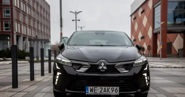 Japońska marka wraca na szczyt. Świetny model, nie tylko do miasta Przez, ostatnie, tygodnie, rolę, wołu, roboczego, naszej, redakcji, pełniło, Mitsubishi, Colt, mały, samochód, bliźniaczy, model Japońska marka wraca na szczyt. Świetny model, nie tylko do miasta