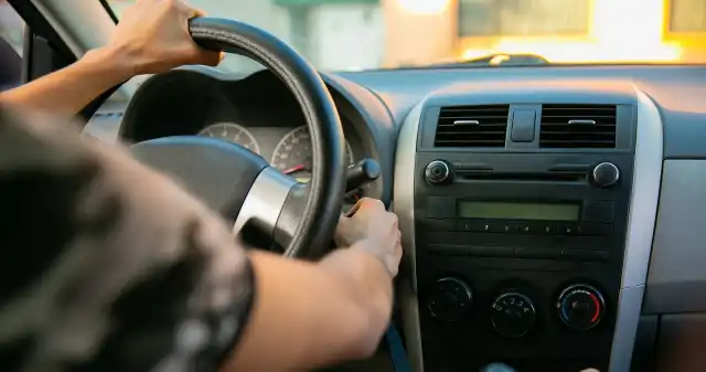 Jeździsz samochodem w ten sposób? Lepiej już rezerwuj termin u mechanika Zasady, ecodrivingu, jasne, należy, miarę, dynamicznie, przyspieszyć, stałej, prędkości, szybko, wrzucać, kolejne, biegi, Proble Jeździsz samochodem w ten sposób? Lepiej już rezerwuj termin u mechanika