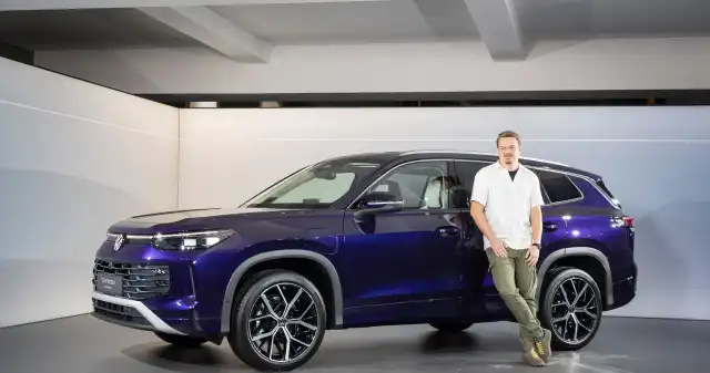 VW Tayron to rewolucja. 7 miejsc i dwulitrowy diesel. Przepis na hit Volkswagen, Tayron, powstał, klienci, wiedzieli, potrafił, Tiguan, słyszeli, siedmiomiejscowej, wersji, Allspace, więc, Wolfsbur VW Tayron to rewolucja. 7 miejsc i dwulitrowy diesel. Przepis na hit