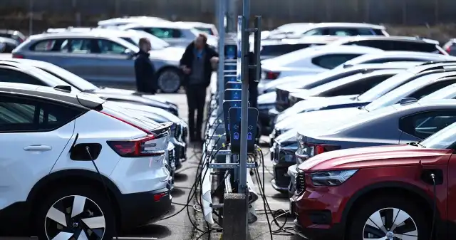 To nie elektryki uratują planetę. Trzeba wprowadzić zasadę 1:6:90 Samochody, elektryczne, dawna, uważane, najlepszy, sposób, stworzenie, zeroemisyjnego, transportu, mają, odpowiadać, zdecydowaną To nie elektryki uratują planetę. Trzeba wprowadzić zasadę 1:6:90