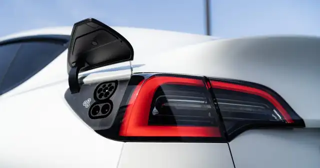 Tesla Model Y dostępna w nowej wersji. Teraz pomieści więcej skarbów Bestseller, Elona, Muska, debiutuje, Wisłą, nowym, bardziej, praktycznym, prorodzinnym, wydaniu, polskiej, ofercie, marki, wresz Tesla Model Y dostępna w nowej wersji. Teraz pomieści więcej skarbów