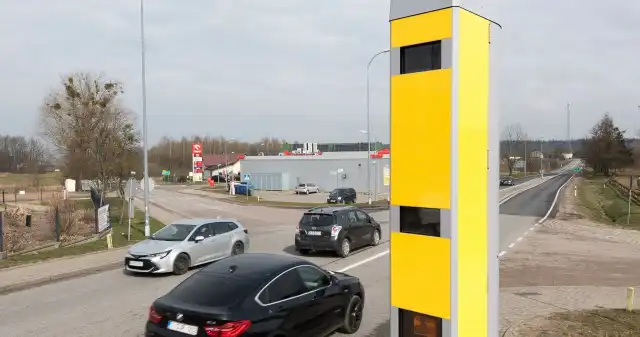 Ponad 7 tys. wykroczeń i 2 mln zł w 10 miesięcy. Ten fotoradar pobił rekord Fotoradar, który, dłuższego, czasu, notuje, najwyższe, wyniki, Polsce, niespełna, miesięcy, zarobił, ponad, złotych, Urządzenie, Ponad 7 tys. wykroczeń i 2 mln zł w 10 miesięcy. Ten fotoradar pobił rekord