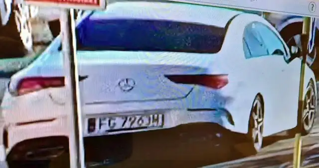 Widziałeś tego białego Mercedesa CLA? Natychmiast poinformuj policję Policjanci, poszukują, sprawców, rozboju, którzy, miejsca, zdarzenia, uciekli, białym, Mercedesem, Widziałeś, takie, auto Widziałeś tego białego Mercedesa CLA? Natychmiast poinformuj policję