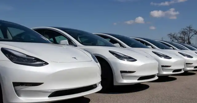 Tesle w trybie autonomicznym powodują wypadki. Jest rządowe dochodzenie Tesla, znów, problemy, związane, systemem, jazdy, autonomicznej, Full, SelfDriving, Sprawę, wypadków, spowodowanych, przez, Tesl Tesle w trybie autonomicznym powodują wypadki. Jest rządowe dochodzenie
