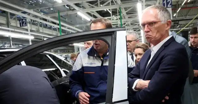 Gigant ograniczy produkcję aut spalinowych, bo nikt nie kupuje elektrycznych Stellantis, zamierza, ograniczyć, produkcję, samochodów, spalinowych, Europejczycy, kupowali, więcej, elektrycznych, Taka, jest, Gigant ograniczy produkcję aut spalinowych, bo nikt nie kupuje elektrycznych