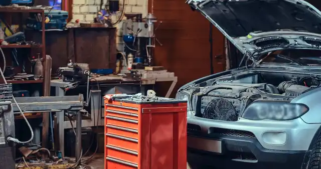 Apel mechaników. UE zapomniała o kierowcach - naprawy zdrożeją o 1/4 Naprawy, samochodów, droższe, nawet, konieczność, odwiedzania, skasować, błędy, zaprogramować, aucie, nową, część, zamienną, nie Apel mechaników. UE zapomniała o kierowcach - naprawy zdrożeją o 1/4