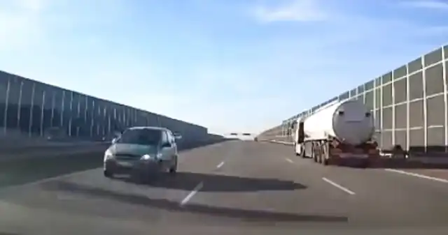 30 kilometrów pod prąd autostradą. Ile lat miał kierowca? szalenie, niebezpiecznej, sytuacji, doszło, niedzielę, nieopodal, Gliwic, 85letni, kierowca, wybrał, zjazd, DK88, wjechał, prąd, 30 kilometrów pod prąd autostradą. Ile lat miał kierowca?