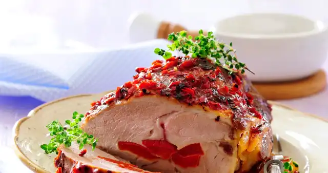Soczysta i rozpływająca się w ustach sztuka mięsa. Smakuje wybornie Pieczona, duszona, surowa, każdą, postacią, smakuje, wybornie Soczysta i rozpływająca się w ustach sztuka mięsa. Smakuje wybornie