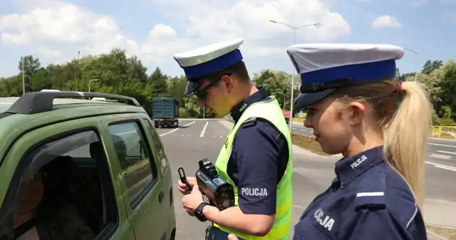Za ile punktów karnych zabierają prawo jazdy? To zależy od kierowcy Łamanie, przepisów, drogowych, oprócz, mandatu, wiąże, naliczeniem, punktów, karnych, Wystarczy, zbyt, często, przekroczymy, doz Za ile punktów karnych zabierają prawo jazdy? To zależy od kierowcy