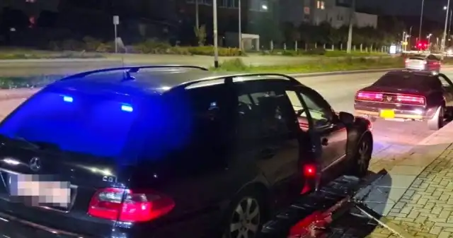 Najbardziej niezwykły radiowóz policji. Kierowcy wpadają, jak śliwka w kompot Policjanci, całego, kraju, używają, wielu, nieoznakowanych, radiowozów, najczęściej, względnie, nowe, kilkuletnie, egzemplarze, Najbardziej niezwykły radiowóz policji. Kierowcy wpadają, jak śliwka w kompot