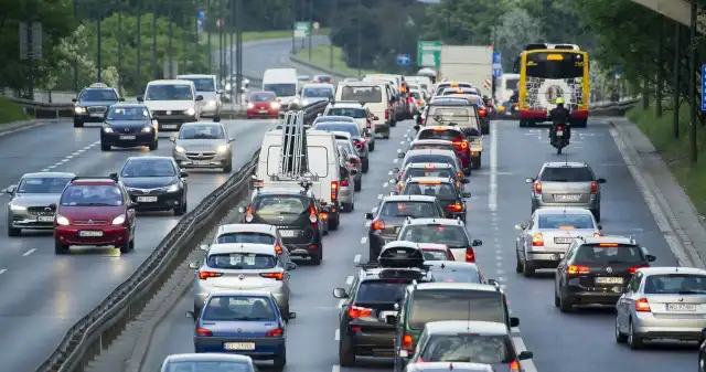 Polskie miasta nie stać na nowe wymogi UE. Jest apel samorządów Rząd, przyjął, projekty, nowelizacji, ustawy, elektromobilności, paliwach, alternatywnych, Zmiany, zakładają, przypadku, przekro Polskie miasta nie stać na nowe wymogi UE. Jest apel samorządów