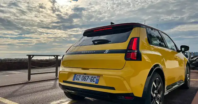 Model-legenda Renault w Polsce. Z tą ceną będzie hitem Francuzi, odrobili, lekcję, której, totalnie, wyłożyli, sięNiemcy, Renault, ETech, szansęodnieść, sukces, pomimo, tego, jest, el Model-legenda Renault w Polsce. Z tą ceną będzie hitem
