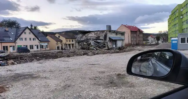 Cuchnęło jak z grobowca. Ponad miesiąc od powodzi, a obraz wciąż przeraża Cuchnęło jak z grobowca. Ponad miesiąc od powodzi, a obraz wciąż przeraża