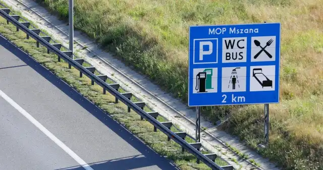 Minister obiecuje: Zima nie zaskoczy drogowców. Ani kierowców ciężarówek Jednym, zimowych, zagrożeń, polskich, drogach, jest, śnieg, spadający, pojazdów, ciężarowych, kierowcy, tłumaczą, brakiem, miejs Minister obiecuje: Zima nie zaskoczy drogowców. Ani kierowców ciężarówek