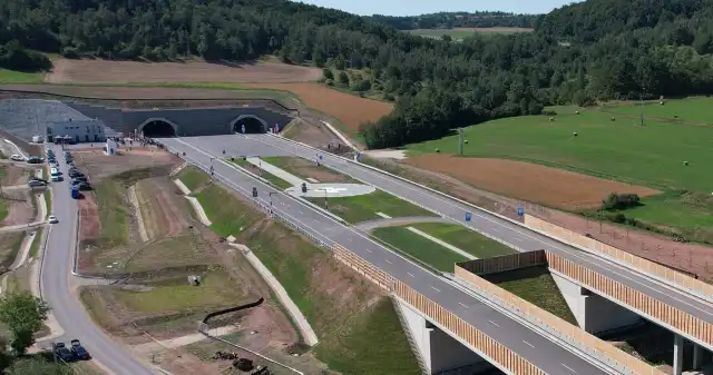 16 km drogi S3 do zamknięcia. 3 miesiące temu udostępniono je kierowcom Droga, ekspresowa, odcinku, między, węzłami, Bolków, Kamienna, Góra, Północ, została, oddana, użytku, koniec, lipca, 2024, roku, 16 km drogi S3 do zamknięcia. 3 miesiące temu udostępniono je kierowcom