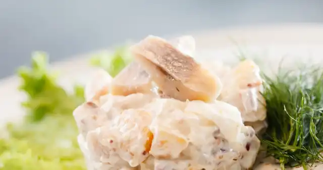 Śledzie w innej wersji Śledzie, bogatym, źródłem, białka, witamin, mikroelementów, przeciwieństwie, innych, tłustych, zawierają, dużo, kalorii Śledzie w innej wersji